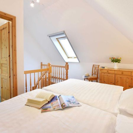 Stoertebeker Appartements - "Stoertebeker Pferdehof" Ralswiek Habitación foto