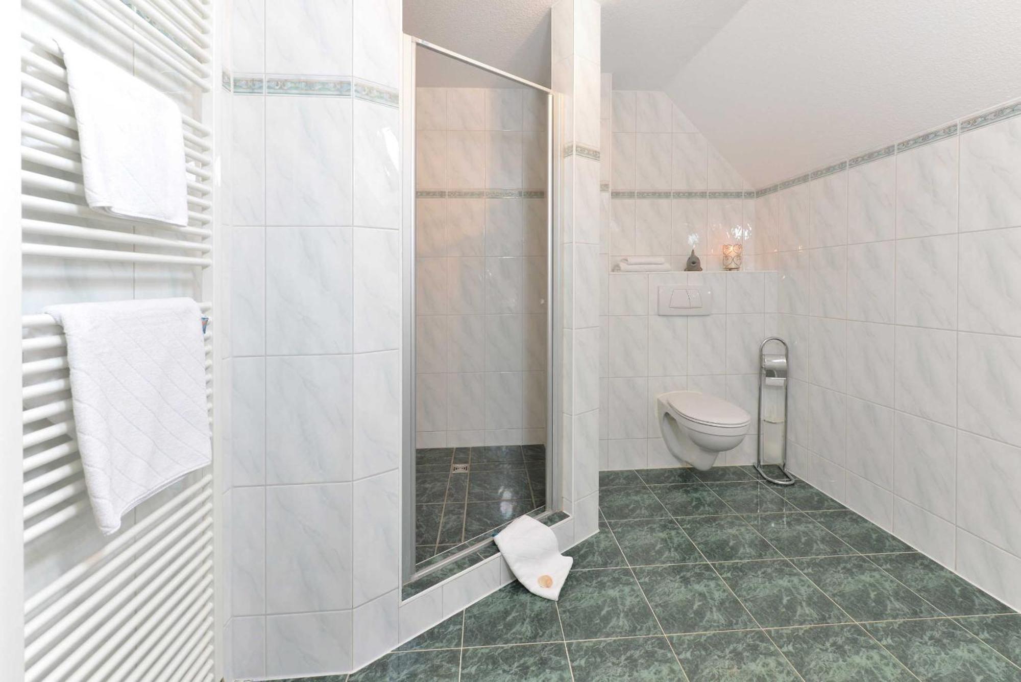 Stoertebeker Appartements - "Stoertebeker Pferdehof" Ralswiek Habitación foto